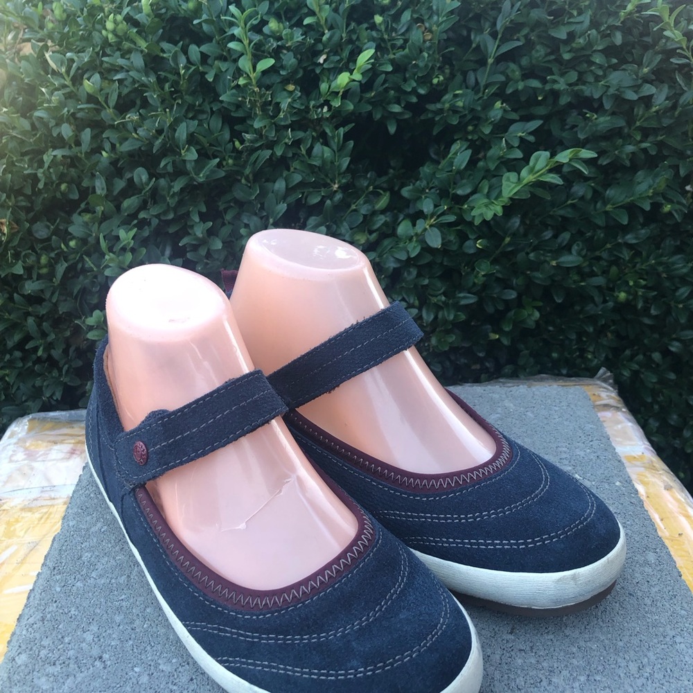 Taos Mary Jane Women’s Navy and Burgundy Canvas Sneakers Size 7.5